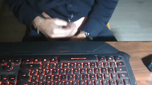 Snapshot of Adri_gard chatting on November 5, 2025, 10:43 pm Adri gard online show from November 5, 2025, 10:43 pm