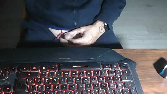 Snapshot of Adri_gard chatting on November 9, 2025, 9:24 pm Adri gard online show from November 9, 2025, 9:24 pm