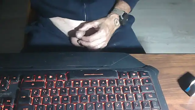 Snapshot of Adri_gard chatting on November 12, 2025, 9:47 pm Adri gard online show from November 12, 2025, 9:47 pm