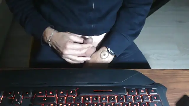 Snapshot of Adri_gard chatting on November 14, 2025, 9:13 pm Adri gard online show from November 14, 2025, 9:13 pm