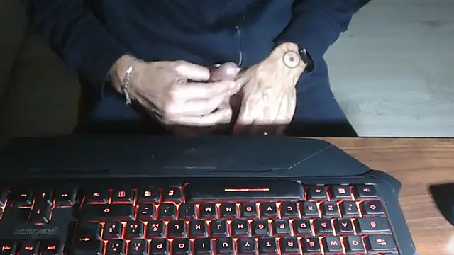 Snapshot of Adri_gard chatting on November 15, 2025, 9:54 pm Adri gard online show from November 15, 2025, 9:54 pm