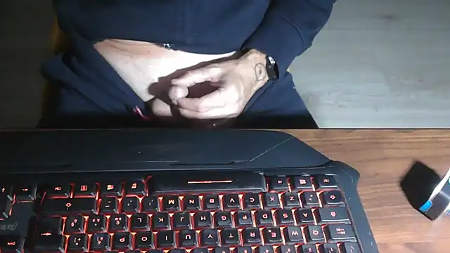 Snapshot of Adri_gard chatting on November 16, 2025, 10:26 pm Adri gard online show from November 16, 2025, 10:26 pm