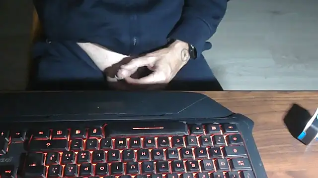 Snapshot of Adri_gard chatting on November 17, 2025, 9:31 pm Adri gard online show from November 17, 2025, 9:31 pm