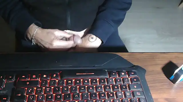 Snapshot of Adri_gard chatting on November 18, 2025, 9:30 pm Adri gard online show from November 18, 2025, 9:30 pm