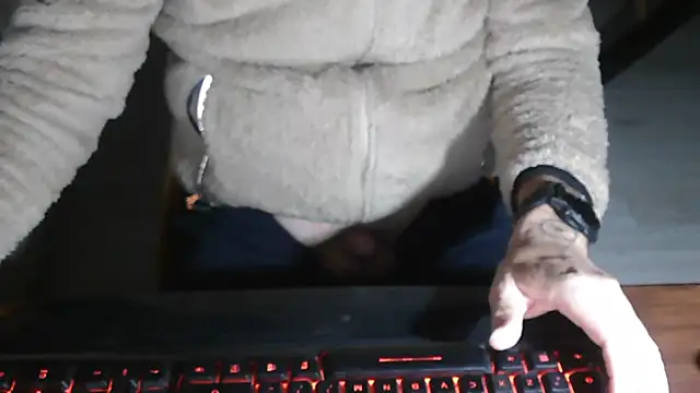 Snapshot of Adri_gard chatting on November 25, 2025, 9:37 pm Adri gard online show from November 25, 2025, 9:37 pm