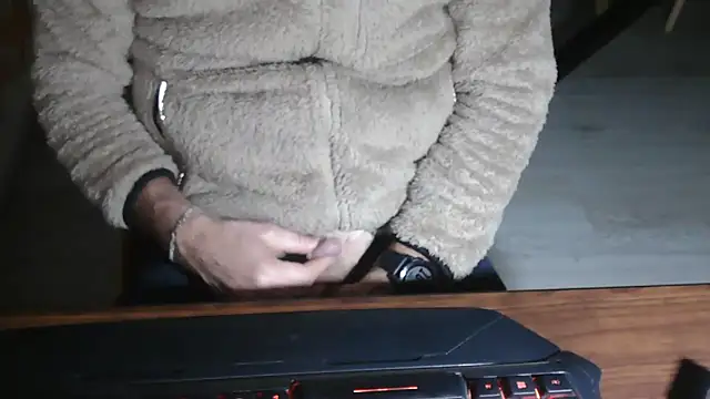 Snapshot of Adri_gard chatting on November 26, 2025, 9:05 pm Adri gard online show from November 26, 2025, 9:05 pm