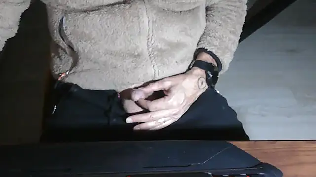 Snapshot of Adri_gard chatting on December 20, 2025, 9:55 pm Adri gard online show from December 20, 2025, 9:55 pm