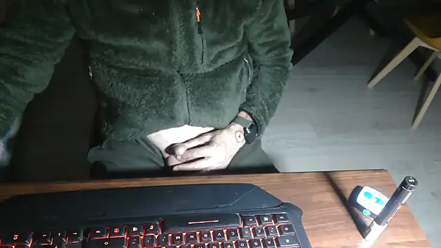 Snapshot of Adri_gard chatting on February 15, 2026, 9:22 pm Adri gard online show from February 15, 2026, 9:22 pm