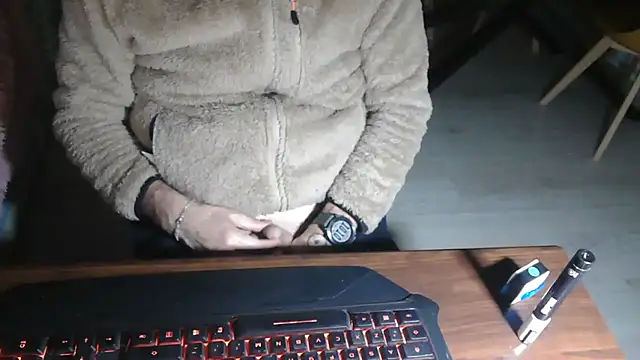 Snapshot of Adri_gard chatting on February 16, 2026, 9:11 pm Adri gard online show from February 16, 2026, 9:11 pm