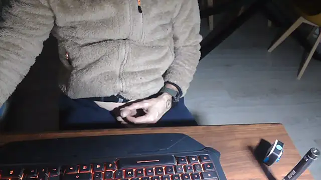 Snapshot of Adri_gard chatting on February 17, 2026, 9:21 pm Adri gard online show from February 17, 2026, 9:21 pm