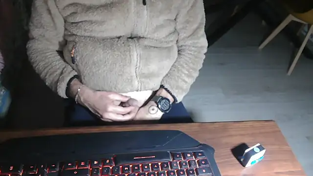 Snapshot of Adri_gard chatting on February 18, 2026, 9:11 pm Adri gard online show from February 18, 2026, 9:11 pm