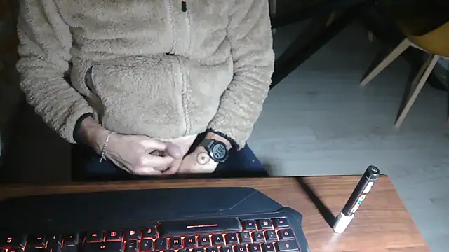 Snapshot of Adri_gard chatting on February 20, 2026, 9:15 pm Adri gard online show from February 20, 2026, 9:15 pm