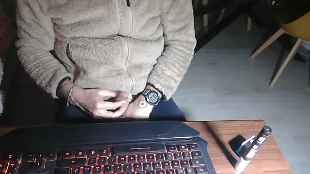 Snapshot of Adri_gard chatting on March 1, 2026, 9:17 pm Adri gard online show from March 1, 2026, 9:17 pm