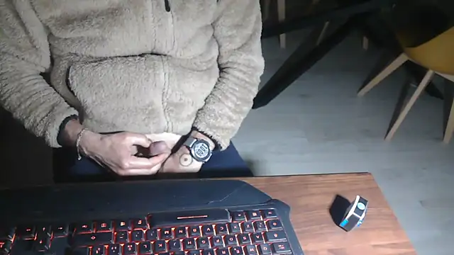 Adri gard online show from March 25, 2026, 9:10 pm