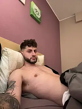 Snapshot of michifolli92 chatting on December 14, 2024, 8:08 pm michifolli92 online show from December 14, 2024, 8:08 pm