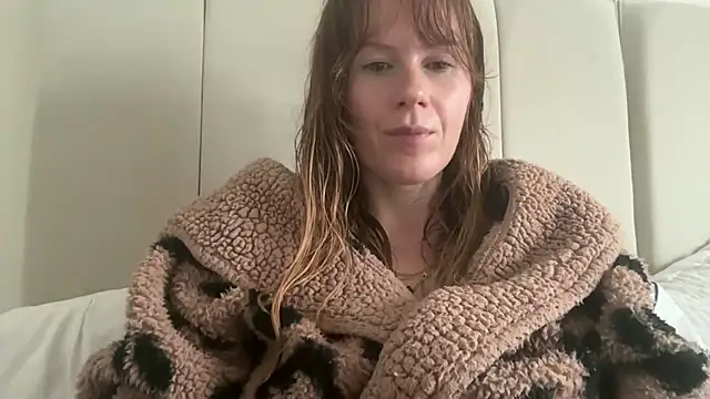 redheadrosie69 online show from October 6, 2025, 9:07 am