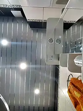 NikaXBerry online show from February 9, 2025, 9:37 am