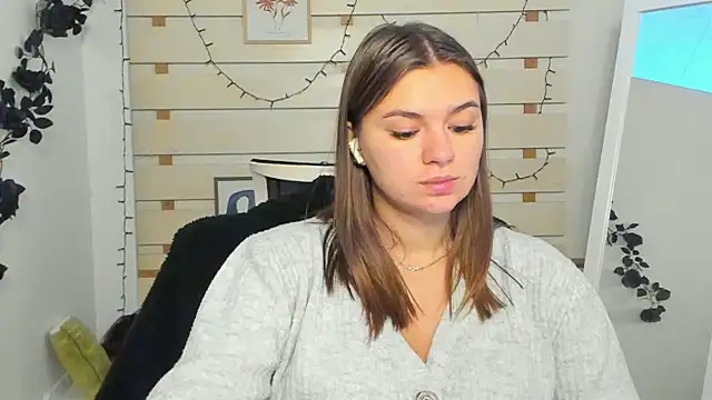 Josephine Kiss online show from November 12, 2025, 12:49 pm