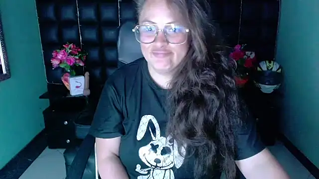 Snapshot of SaraThomso chatting on January 21, 2025, 2:33 am SaraThomso online show from January 21, 2025, 2:33 am