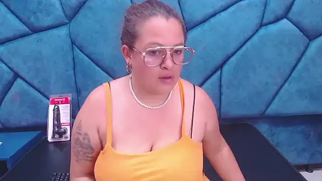 Snapshot of SaraThomso chatting on February 26, 2025, 2:59 am SaraThomso online show from February 26, 2025, 2:59 am