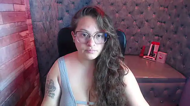 Snapshot of SaraThomso chatting on September 25, 2025, 3:21 am SaraThomso online show from September 25, 2025, 3:21 am