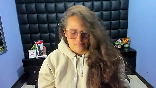 SaraThomso online show from January 9, 2026, 2:42 pm