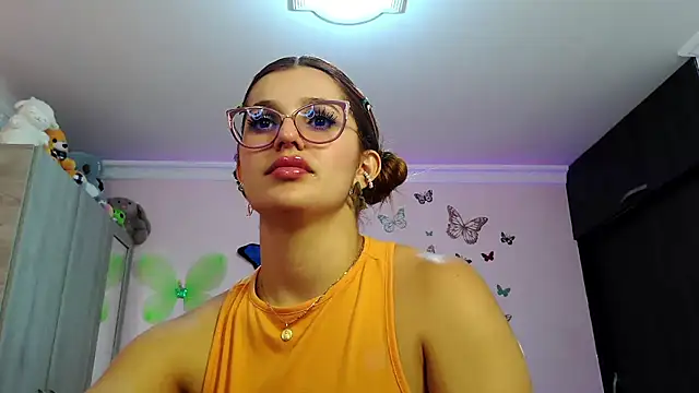 caroline jonson online show from September 28, 2025, 2:33 pm