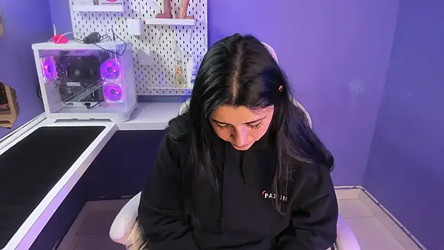 Danna 777  online show from October 19, 2025, 8:42 pm