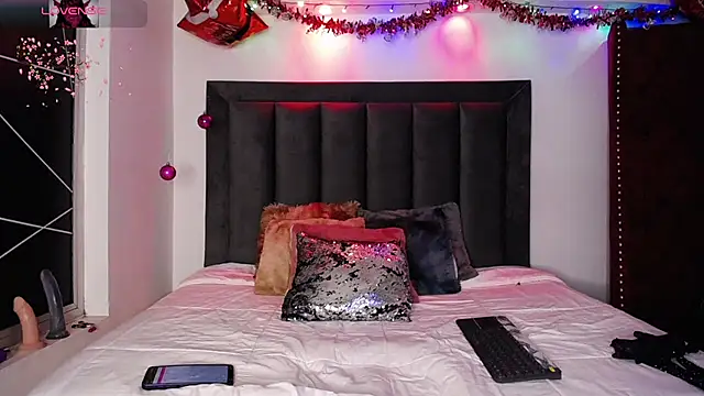 Tifanny Sweett online show from December 18, 2024, 4:53 am