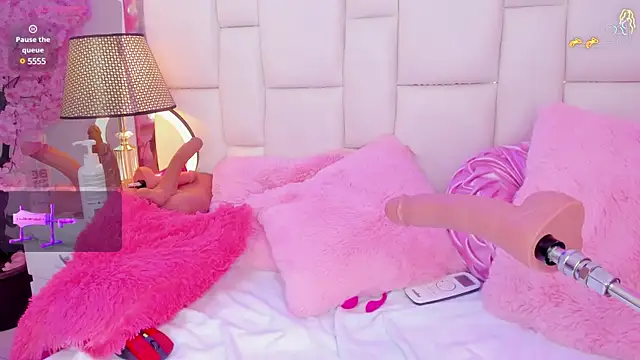 SenniaBella online show from January 17, 2025, 5:08 pm