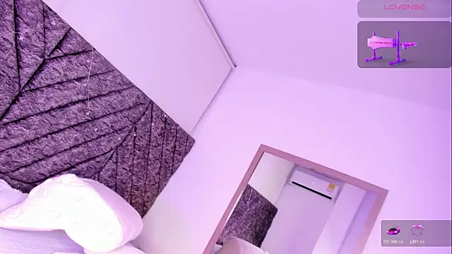 ALONDRAMILF online show from April 7, 2026, 12:22 am