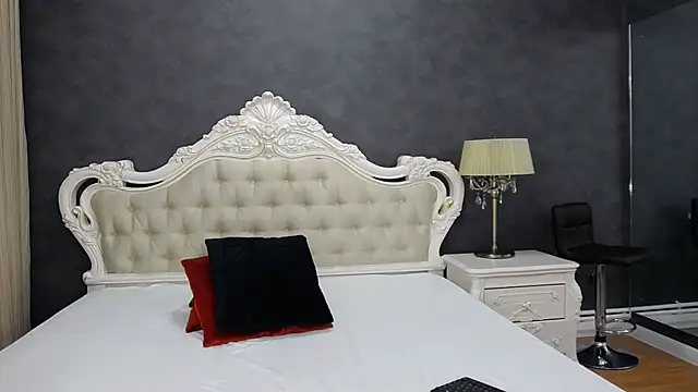 Snapshot of ArielBurn chatting on December 3, 2024, 10:50 am ArielBurn online show from December 3, 2024, 10:50 am