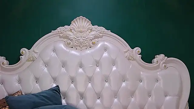 Snapshot of ArielBurn chatting on September 15, 2025, 12:21 am ArielBurn online show from September 15, 2025, 12:21 am