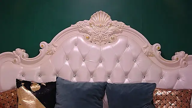 Snapshot of ArielBurn chatting on October 18, 2025, 8:42 pm ArielBurn online show from October 18, 2025, 8:42 pm