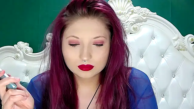 Snapshot of ArielBurn chatting on December 4, 2025, 10:29 pm ArielBurn online show from December 4, 2025, 10:29 pm