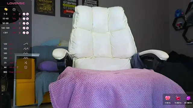  Queen lady  online show from September 28, 2025, 11:15 am