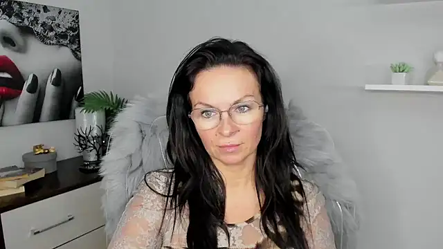 Snapshot of HelenLuxx chatting on January 23, 2025, 10:11 am HelenLuxx online show from January 23, 2025, 10:11 am