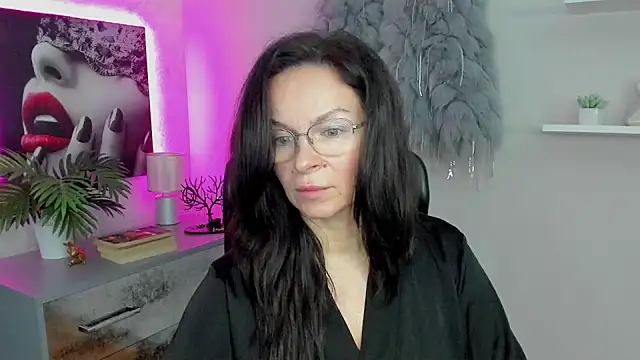 Snapshot of HelenLuxx chatting on January 30, 2025, 6:46 am HelenLuxx online show from January 30, 2025, 6:46 am