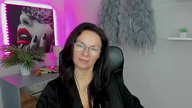 Snapshot of HelenLuxx chatting on January 30, 2025, 10:19 am HelenLuxx online show from January 30, 2025, 10:19 am