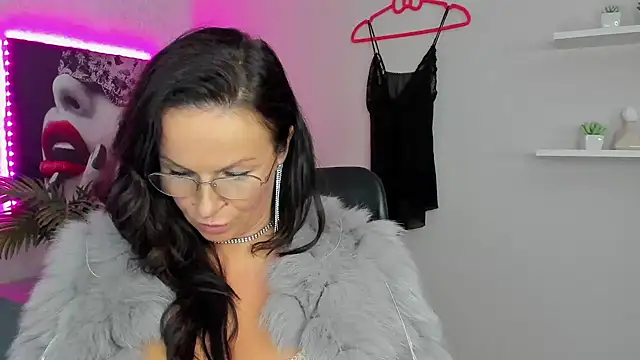 Snapshot of HelenLuxx chatting on February 1, 2025, 1:51 pm HelenLuxx online show from February 1, 2025, 1:51 pm