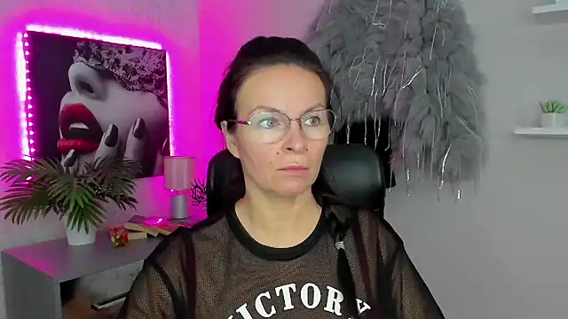 Snapshot of HelenLuxx chatting on February 3, 2025, 6:45 am HelenLuxx online show from February 3, 2025, 6:45 am