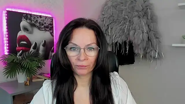 Snapshot of HelenLuxx chatting on March 3, 2025, 1:42 pm HelenLuxx online show from March 3, 2025, 1:42 pm