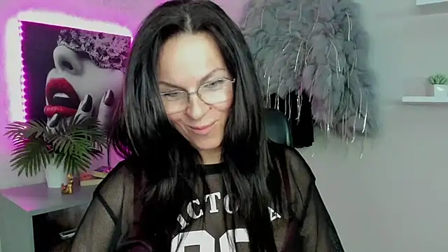 Snapshot of HelenLuxx chatting on March 4, 2025, 8:05 pm HelenLuxx online show from March 4, 2025, 8:05 pm