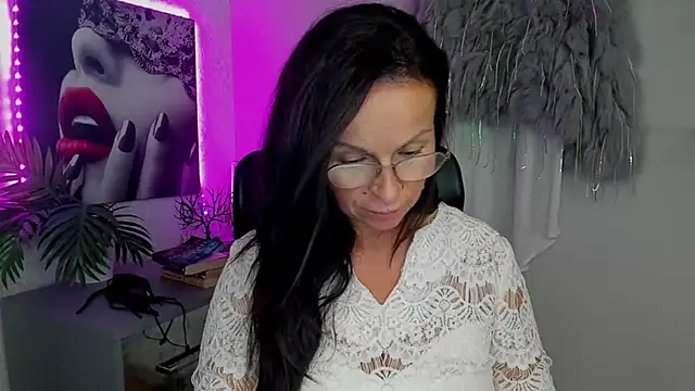 Snapshot of HelenLuxx chatting on September 9, 2025, 12:37 pm HelenLuxx online show from September 9, 2025, 12:37 pm