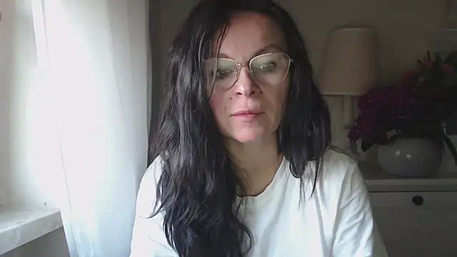 Snapshot of HelenLuxx chatting on October 20, 2025, 6:14 am HelenLuxx online show from October 20, 2025, 6:14 am