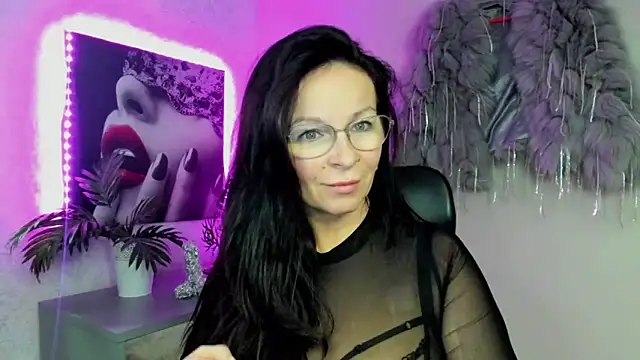 Snapshot of HelenLuxx chatting on November 28, 2025, 5:48 pm HelenLuxx online show from November 28, 2025, 5:48 pm