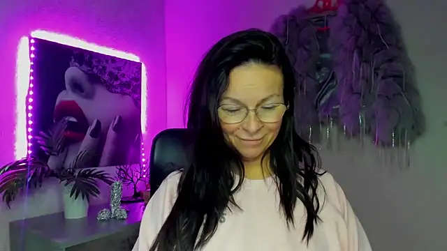 Snapshot of HelenLuxx chatting on November 30, 2025, 7:07 pm HelenLuxx online show from November 30, 2025, 7:07 pm