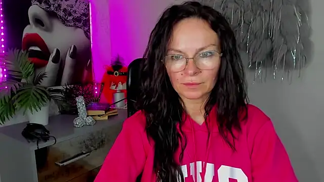 HelenLuxx online show from March 27, 2026, 4:29 pm