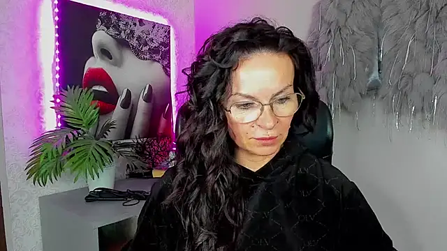 Snapshot of HelenLuxx chatting on April 23, 2026, 3:14 pm HelenLuxx online show from April 23, 2026, 3:14 pm
