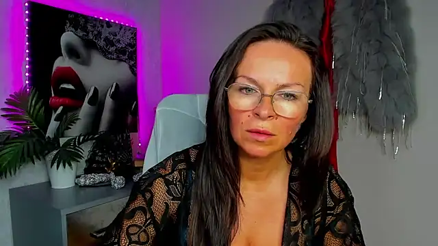 Snapshot of HelenLuxx chatting on May 31, 2026, 6:31 am HelenLuxx online show from May 31, 2026, 6:31 am